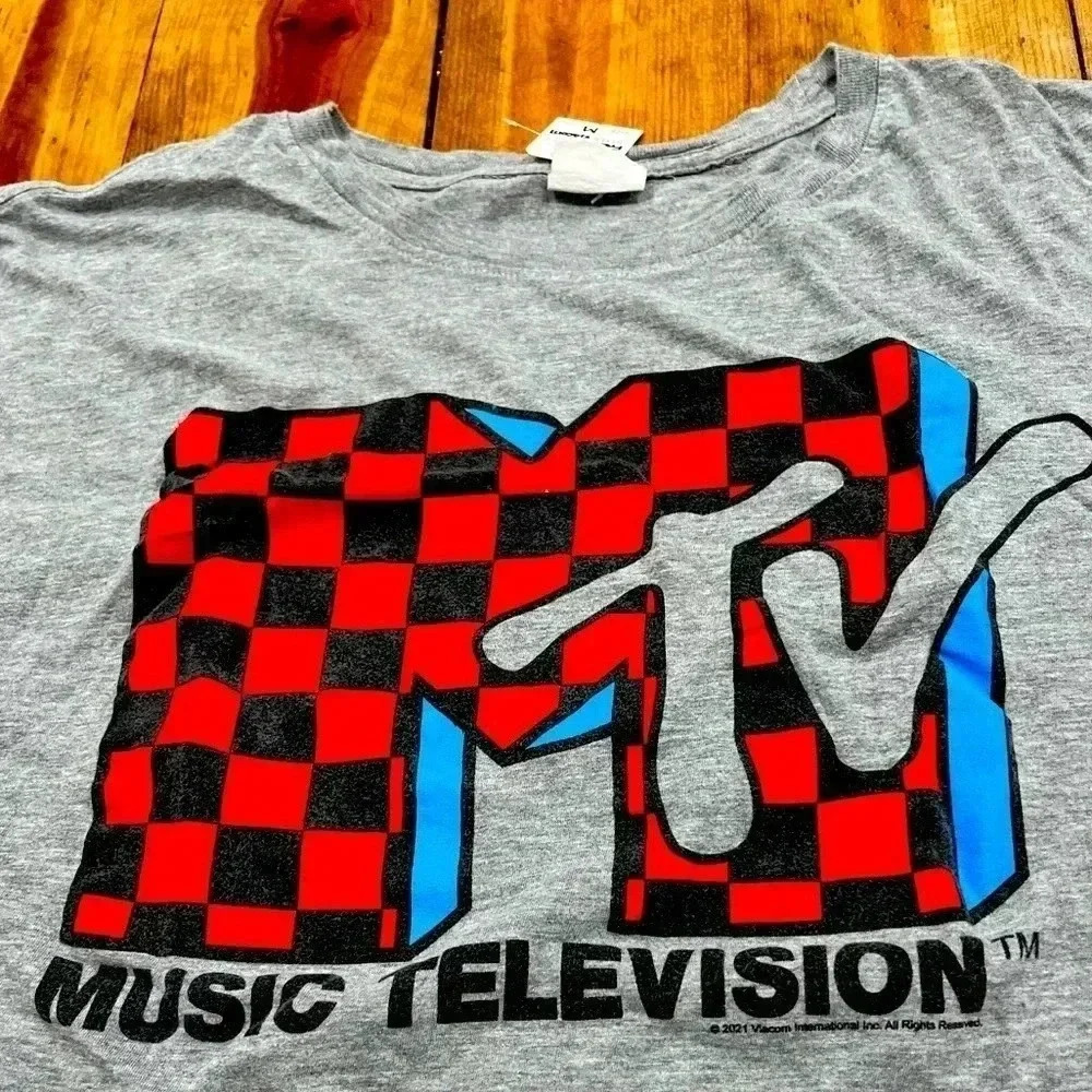MTV MUSIC television Graffic 80’s 90’s Novelty tee T-shirt